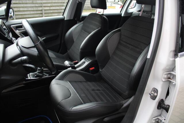 Peugeot 2008 1.2 PureTech Allure Bluetooth, Cruise Control, Parkeersensoren, Airco Automatisch, Bekleding Leder