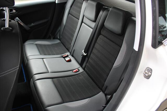 Peugeot 2008 1.2 PureTech Allure Bluetooth, Cruise Control, Parkeersensoren, Airco Automatisch, Bekleding Leder