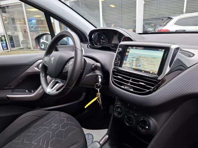 Peugeot 2008 SUV 1.2 Active Pack Premium Pano/Nav/LMV