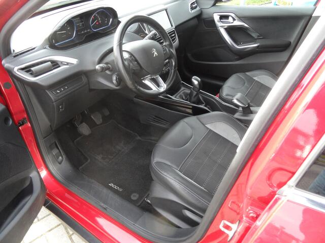 Peugeot 2008 1.2 PureTech Allure