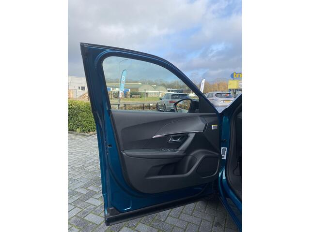 Peugeot 2008 HYBRID 145 Allure |Navi|360 Camera!|DEMO|