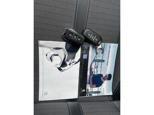 Peugeot 2008 1.2 PureTech Allure Pack Android/Apple Trekhaak Cruise led verlichting