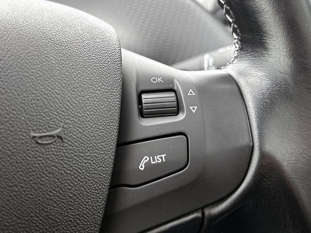 Peugeot 2008 110 PK Allure | Rijklaar | Parkeersensoren | Camera | Trekhaak |