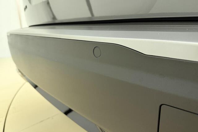 Peugeot 2008 1.2 Hybrid GT 136 PK | Automaat | Parkeersensor | Camera | Cruise Control | Mirror Link / Apple Carplay | Licht Metalen Velgen | 3D Instrumentenpaneel | 1e eigenaar