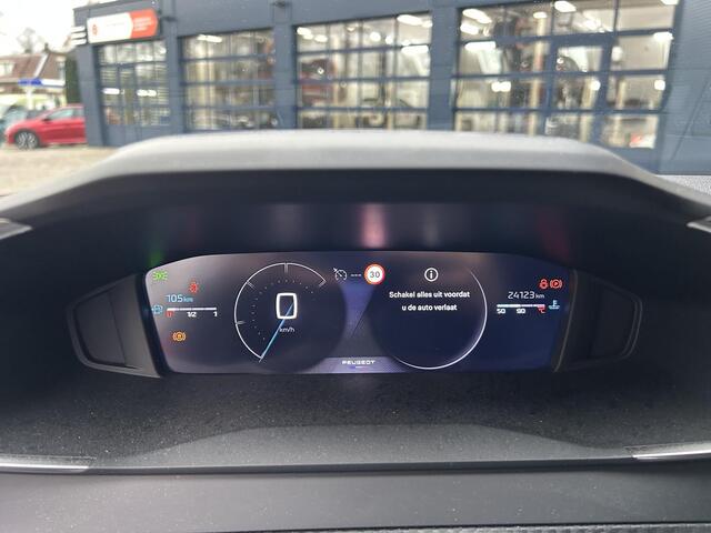 Peugeot 2008 1.2 Turbo 100 PK Allure | Trekhaak 1200 KG | Navigatie | LED Verlichting | Parkeercamera | Parkeersensoren | Digitaal Dashboard | Cruise Control | Climate Control | Half Lederen stoelen | Lichtmetalen Velgen 17 inch |