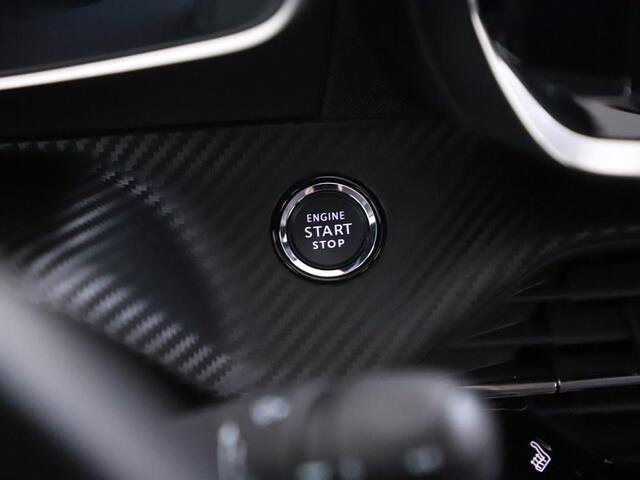 Peugeot 2008 1.2T 130PK Allure Trekhaak/Winterpakket/Ecc/Camera