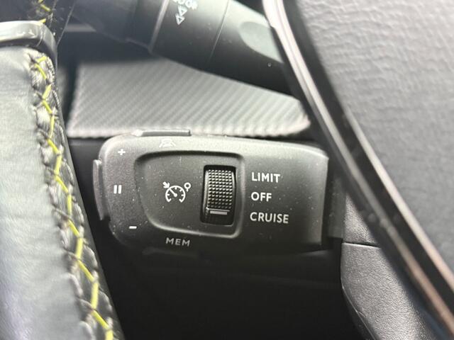 Peugeot 2008 BWJ 2021 | 1.2T 131PK GT | PANO SCHUIFDAK | VOCAL | CAMERA A | CLIMA | NAVI | CARPLAY | PRIVACY GLASS | PDC 2X | LEDER/STOF |