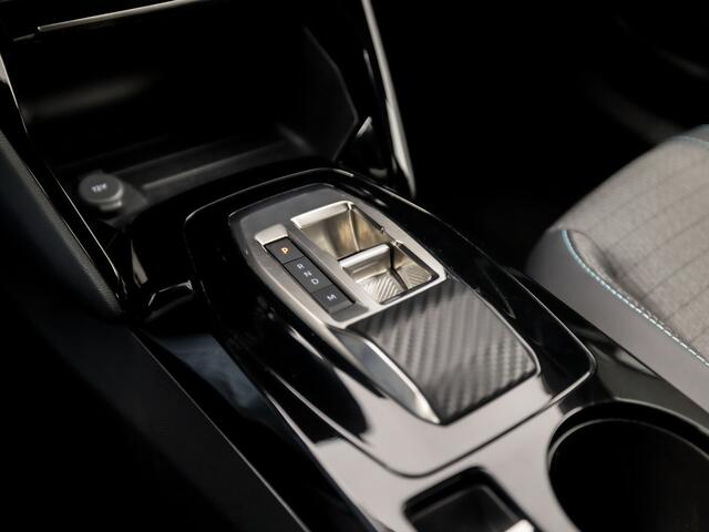 Peugeot 2008 1.2 PureTech Allure Sport Automaat (APPLE CARPLAY, GROOT NAVI, LEDER, ZWART HEMEL, 360 CAMERA, SPORTSTOELEN, GETINT GLAS, CRUISE, NIEUWSTAAT)