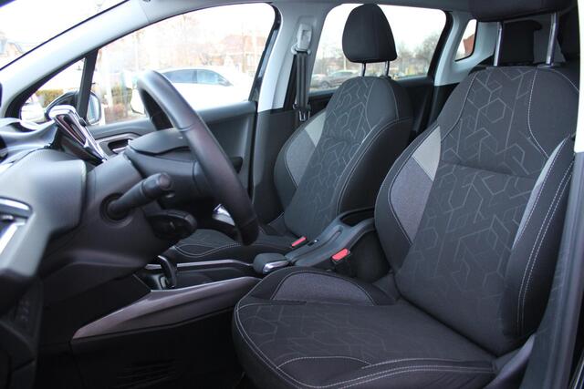 Peugeot 2008 1.2 110PK AUTOMAAT BLUE LION | TREKHAAK | NAVIGATIE | APPLE CARPLAY/ANDROID AUTO | DAB+ | ACHTERUITRIJ CAMERA | PANORAMA DAK | CRUISE | AIRCO |