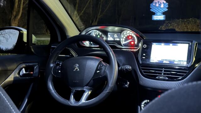 Peugeot 2008 1.2 PureT. Blue Lion