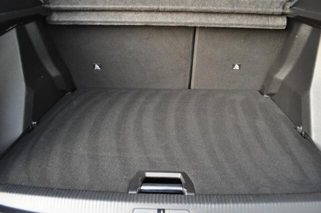 Peugeot 2008 1.2 All Pck Aut navi rondomz cam dodeh sens