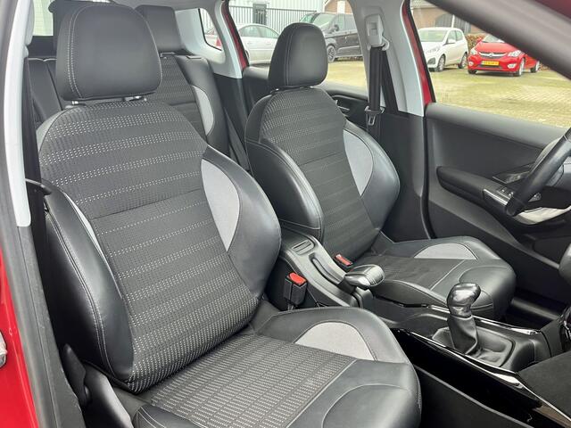 Peugeot 2008 1.2 PureTech Allure Navigatie Cruise control