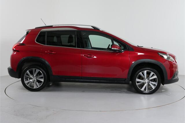 Peugeot 2008 1.2 PureTech Blue Lease Allure | Pano | Trekhaak | Camera | Navi | Cruise | Climate |