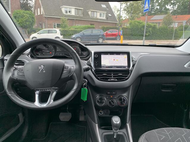 Peugeot 2008 1.2 PT 110pk Aut., Navi & CarPlay | Trekhaak