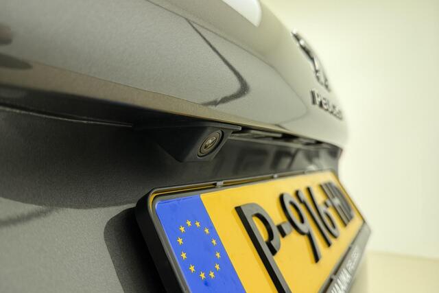 Peugeot 2008 1.2T Allure | AUTOMAAT | 110PK | Stoelverwarming Voor | Apple Carplay & Android Auto | Navigatie | DAB+ | Climate Control | Camera | Cruise Control |