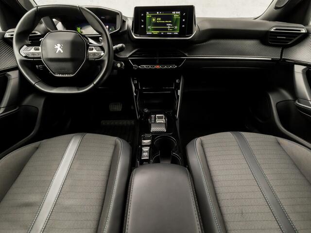Peugeot 2008 1.2 PureTech Allure Pack (APPLE CARPLAY, 3D COCKPIT, CLIMATE, SPORTSTOELEN, LM VELGEN, GETINT GLAS, NIEUWE APK, NIEUWSTAAT)