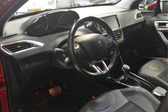 Peugeot 2008 1.2 PureTech Allure / AUTOMAAT // 105.000 km // CLIMA // CRUISE // TREKHAAK // DEALER ONDERHOUDEN // ** ZATERDAG 27-12 BELLEN VOOR BEZICHTIGEN **