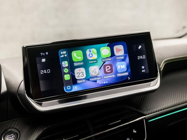 Peugeot 2008 1.2 PureTech GT-Line Automaat (PANORAMADAK, APPLE CARPLAY, GROOT NAVI, STOELVERWARMING, LEDER, 360 CAMERA, SFEERVERLICHTING, KEYLESS, LED KOPLAMPEN, NIEUWSTAAT)