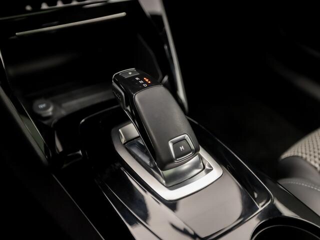 Peugeot 2008 1.2 PureTech GT-Line Automaat (PANORAMADAK, APPLE CARPLAY, GROOT NAVI, STOELVERWARMING, LEDER, 360 CAMERA, SFEERVERLICHTING, KEYLESS, LED KOPLAMPEN, NIEUWSTAAT)