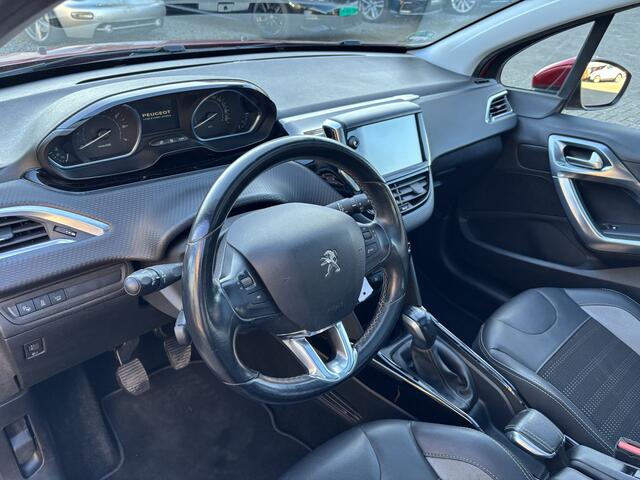 Peugeot 2008 1.2 PureTech Allure All-Seasons / Panoramadak / Trekhaak