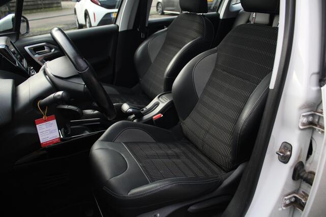 Peugeot 2008 1.2 PureTech GT-Line Achteruitrijcamera, Parkeersensoren, Stoelverwarming, Bluetooth, Airco