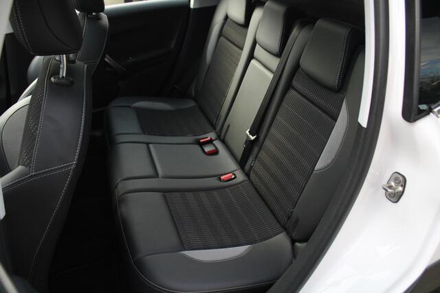 Peugeot 2008 1.2 PureTech GT-Line Achteruitrijcamera, Parkeersensoren, Stoelverwarming, Bluetooth, Airco