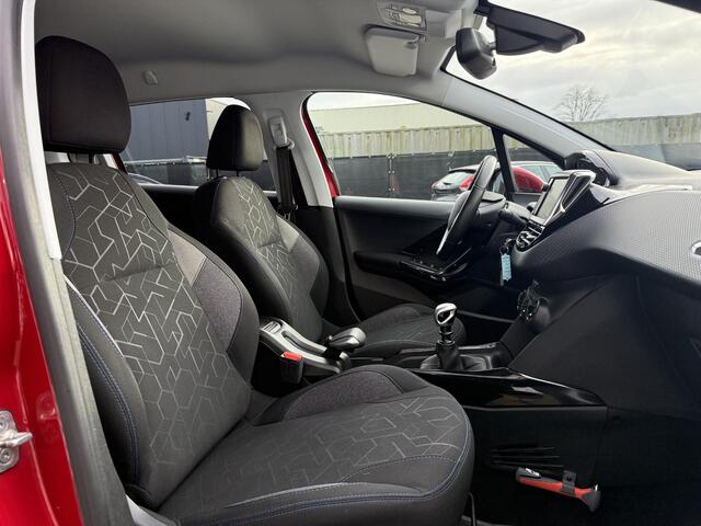 Peugeot 2008 1.2 PureTech Signature Navi,Apple Carplay,Airco,Cruise,Trekhaak,PDC,Distributie riem v.v. 2025,APK tot 03-2027