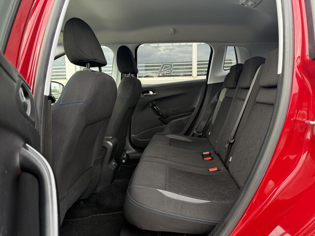 Peugeot 2008 1.2 PureTech Signature Navi,Apple Carplay,Airco,Cruise,Trekhaak,PDC,Distributie riem v.v. 2025,APK tot 03-2027