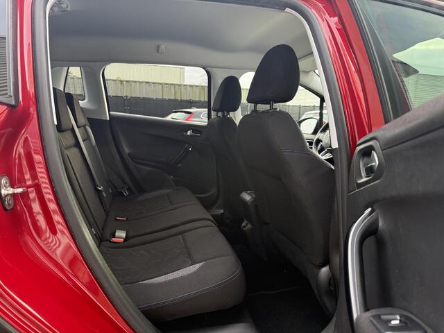 Peugeot 2008 1.2 PureTech Signature Navi,Apple Carplay,Airco,Cruise,Trekhaak,PDC,Distributie riem v.v. 2025,APK tot 03-2027