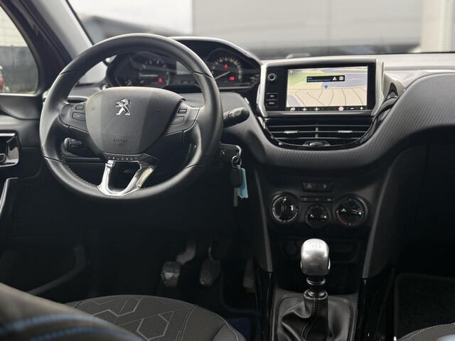 Peugeot 2008 1.2 PureTech Signature Navi,Apple Carplay,Airco,Cruise,Trekhaak,PDC,Distributie riem v.v. 2025,APK tot 03-2027