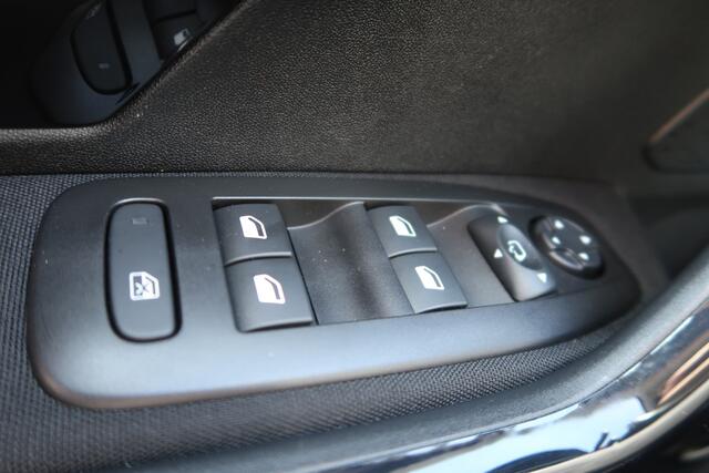 Peugeot 2008 1.2 PureTech Allure Eerste eigenaar nieuwe distributie NAP aanwezig