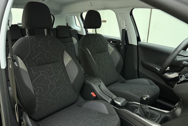 Peugeot 2008 PureTech 110 pk | Zeer lage km-stand! | Navigatie | Apple Carplay/Android Auto | Airco | Cruise Control | Parkeersensoren | Metallic lak