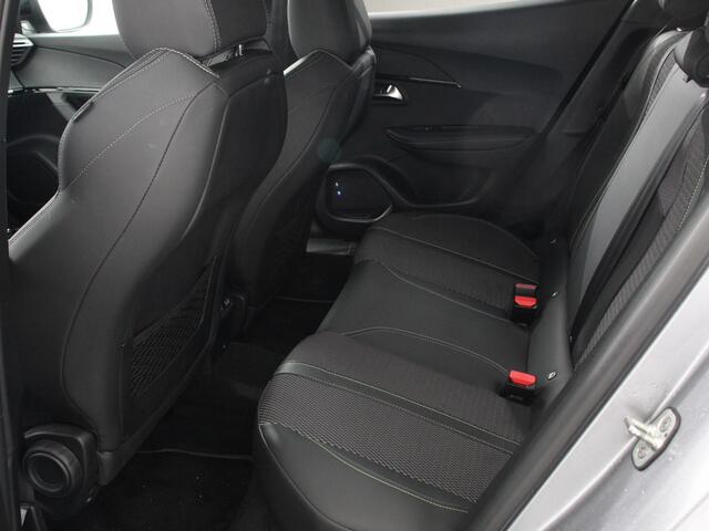 Peugeot 2008 1.2 PureTech 130 GT Automaat Clima Control Camera Achter Navigatie d.m.v. Apple Carplay / Android auto Velgen 17 inch