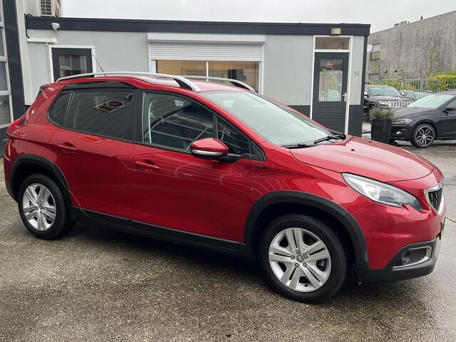 Peugeot 2008 1.2 PureTech Signature Navi Trekhaak LED Parkeerhulp