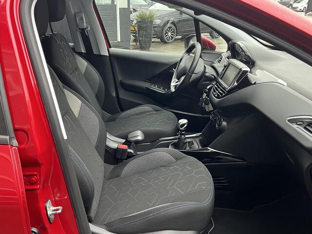 Peugeot 2008 1.2 PureTech Signature Navi Trekhaak LED Parkeerhulp