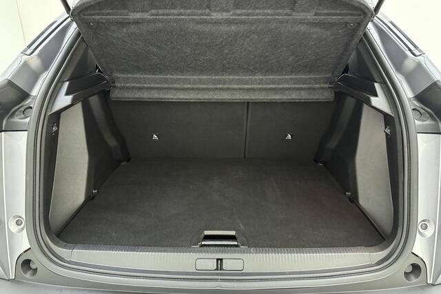 Peugeot 2008 1.2 Hybrid 136 Allure | Achteruitrijcamera | Cruise control | keyless entry | Navigatie | Extra getint |