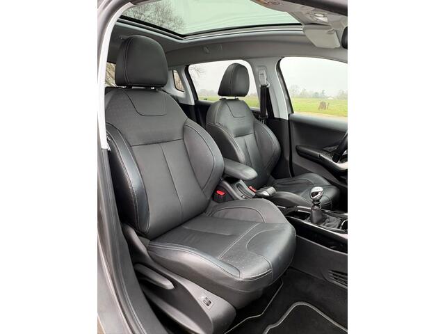 Peugeot 2008 1.2 GT-line Pano Leder Stoelverw Carplay Navi