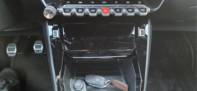 Peugeot 2008 1.2 PureTech GT Pack Trekhaak Navi Cruise Climat