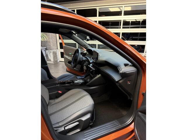 Peugeot 2008 1.2 PureTech 130 Allure Automaat!