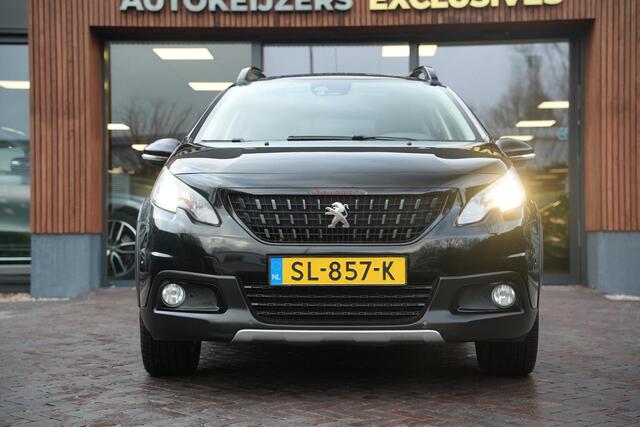 Peugeot 2008 1.2 PureTech GT-line Black on black Panoramadak Lederen bekleding