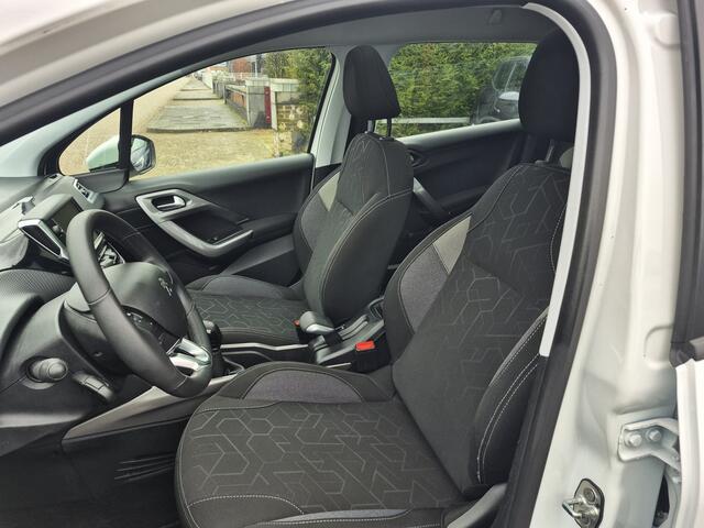 Peugeot 2008 1.2 PureTech Blue Lion