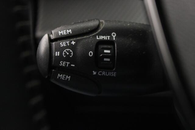 Peugeot 2008 1.2 PureTech Blue Lease Active |Navi|