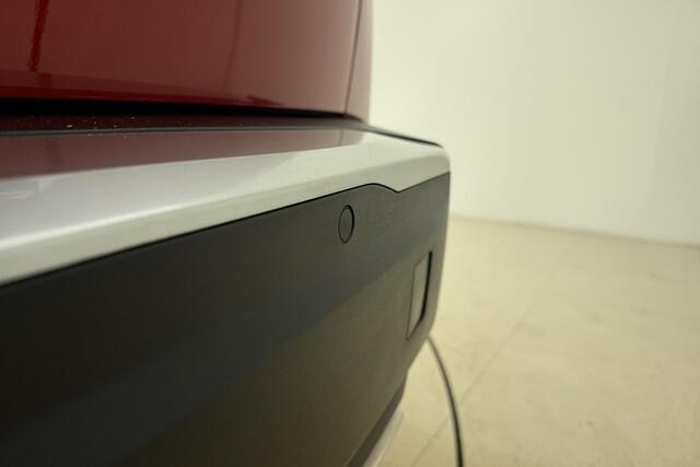 Peugeot 2008 1.2 PureTech GT-Line 3D-Cockpit l Stoelverwarming l Apple Carplay/Android Auto l Climate control l Cruise control l Keyless l DAB l Camera l PDC l Lichtmetalen velgen