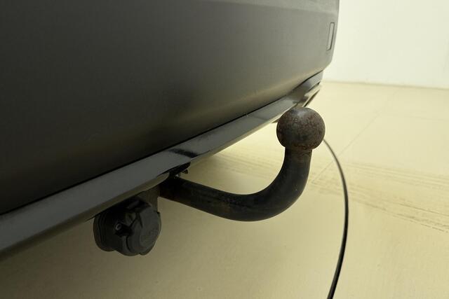 Peugeot 2008 1.2 PureTech Blue Lease Allure 130 PK | Handgeschakeld | Trekhaak | Navigatie | Climate Control | Airco | Cruise Control | Camera | Licht Metalen Velgen