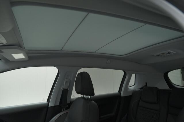 Peugeot 2008 PureTech 130 GT-Line | Allseason Banden | Panoramadak | Apple Carplay | Parkeersensoren