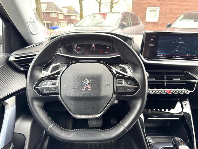 Peugeot 2008 130 Pk Allure * Automaat * Allure * * Navigatie * Keyless Start Button * 1/2 Lederen Interieur * Achteruitrij Parkeer Camera * L.M. Velgen * Climate & Cruise Control * Vingerhoets; Vierde Generatie Eersteklas Service. Al meer dan 100 jaar een begrip in de