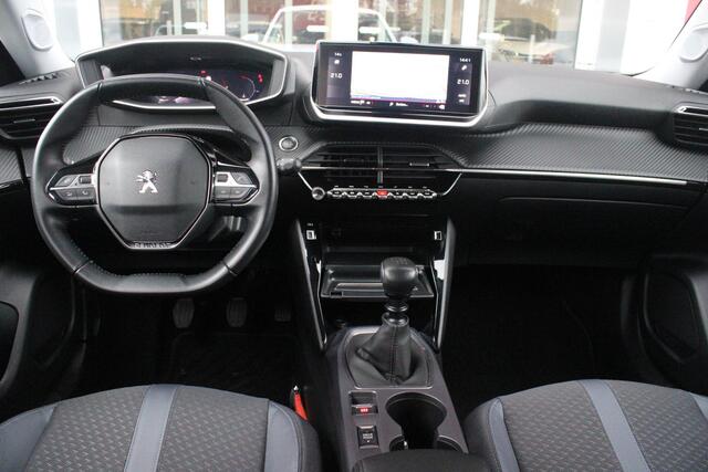 Peugeot 2008 1.2 100PK ALLURE PACK | TREKHAAK | NAVIGATIE | LED KOPLAMPEN | 3-D INSTRUMENTENPANEEL | KEYLESS ENTRY/START | ACHTERUITRIJ CAMERA | CLIMATE CONTROL | APPLE CARPLAY/ANDROID AUTO | CRUISE CONTROL | DAB+ RADIO | PARKEERSENSOREN VOOR + ACHTER |