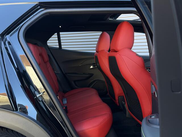 Peugeot 2008 1.2 Hybrid 136 GT I Aut. I Pano.dak I Leder I Camera I Carplay I NL auto