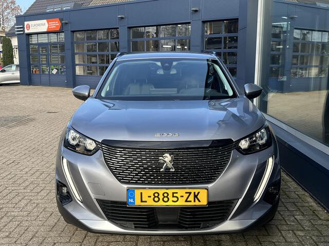 Peugeot 2008 1.2 Turbo 130 PK Allure Pack | 1e Eigenaarsauto met slechts 35.500 KM | Hoge Zitpositie | Navigatie | Climate Control | Keyless Entry | Draadloze Telefoonlader | Digitaal Dashboard | Camera | Parkeersensoren V+A | LED Verlichting | 17" Lichtmetalen Velgen