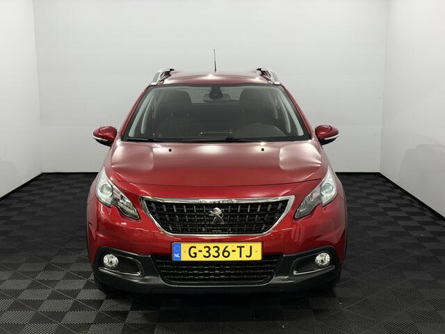 Peugeot 2008 1.2 PureTech Signature Airco, Parkeersensoren, Navi, Apple carplay, Bluetooth, 6 Versnelling, Trekhaak